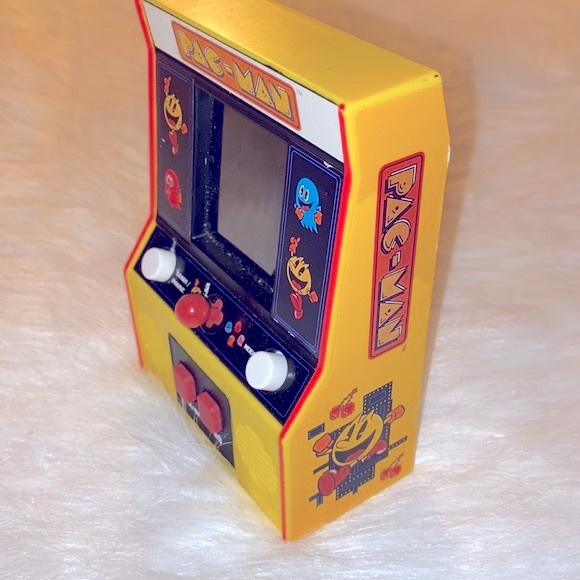 Pac-Man Mini Arcade Handheld - Picture 6 of 6